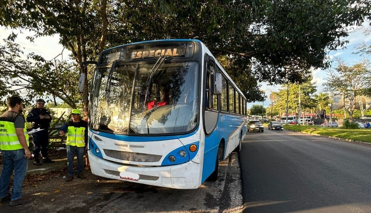 Operação ‘Transporte Legal’: 5 veículos clandestinos são apreendidos na avenida do Turismo, em Manaus