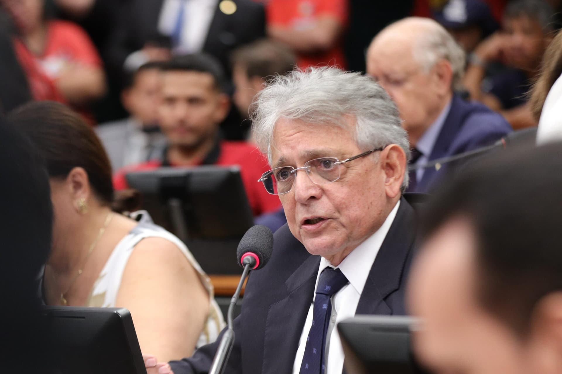 Tarifa de 50%: “Empresas poderão produzir aqui em Manaus para vender no mercado interno”, diz Pauderney projetando a ZFM