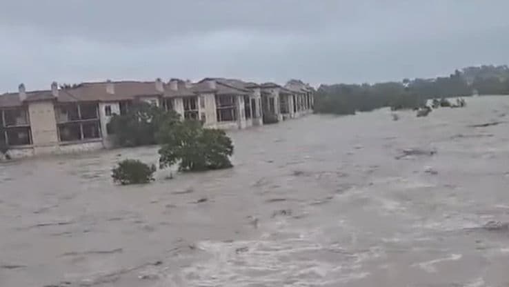 VÍDEO: Chuvas fortes deixam 27 mortos e 25 meninas desaparecidas no Texas