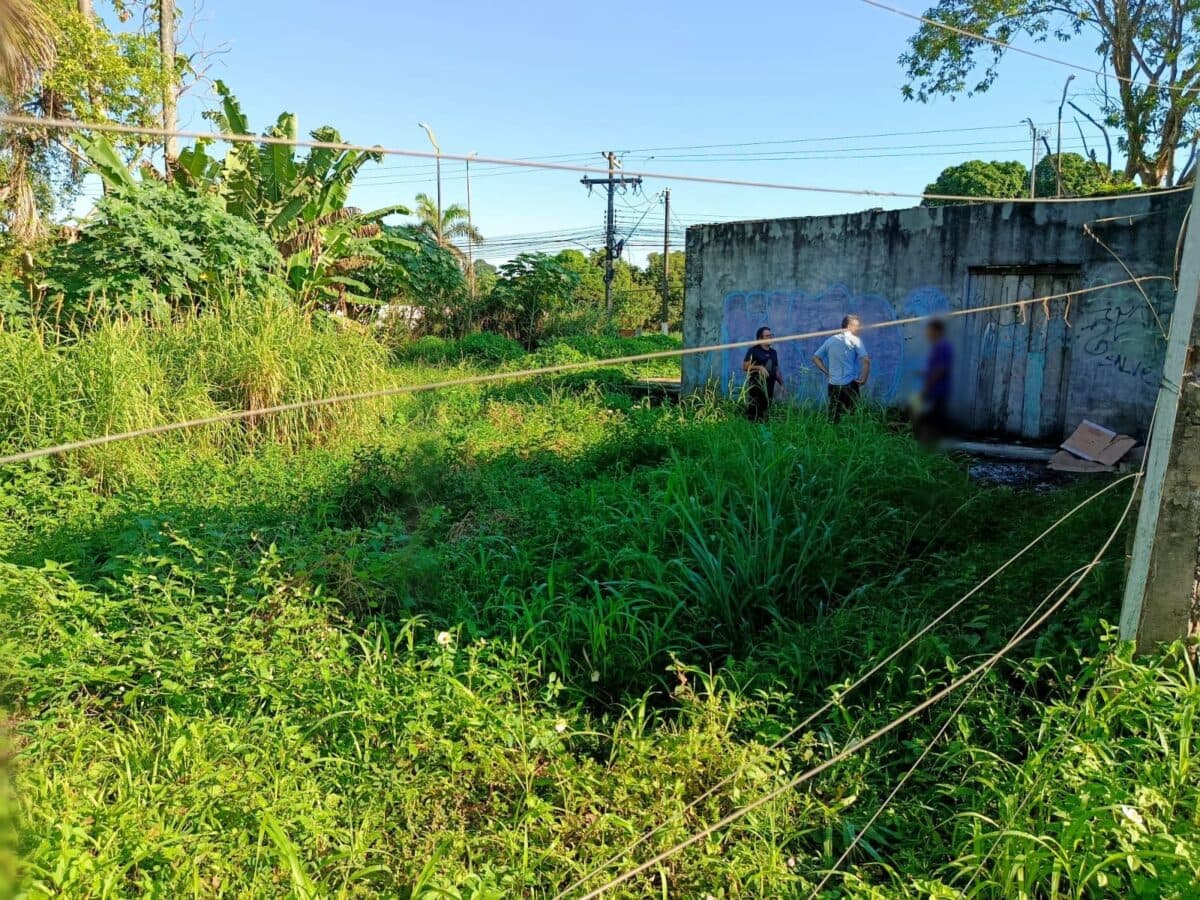 Mãe e padrasto são presos por exploração e estupro de adolescente de 14 anos em Manaus