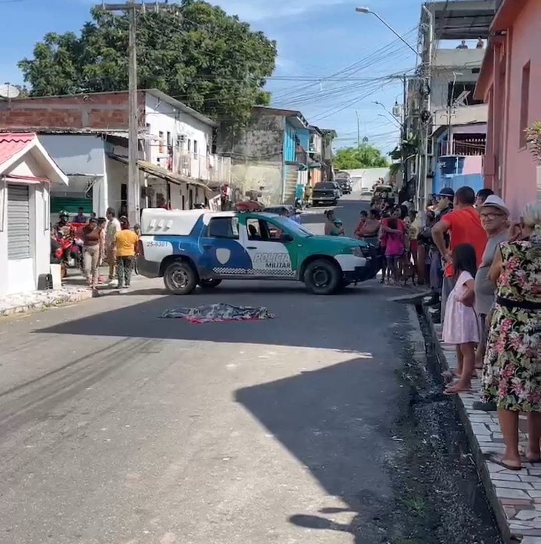 Menina de 6 anos morre atropelada por caminhão ao sair para comprar bombom em Manaus