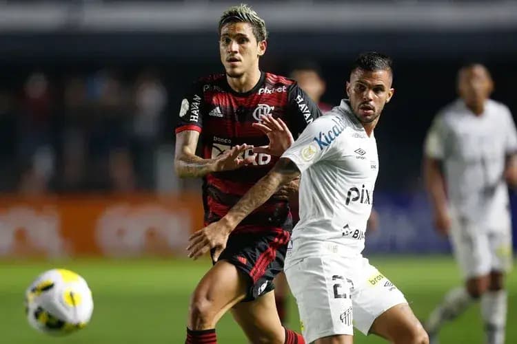 Flamengo encara o Santos na Vila Belmiro pelo Brasileirão