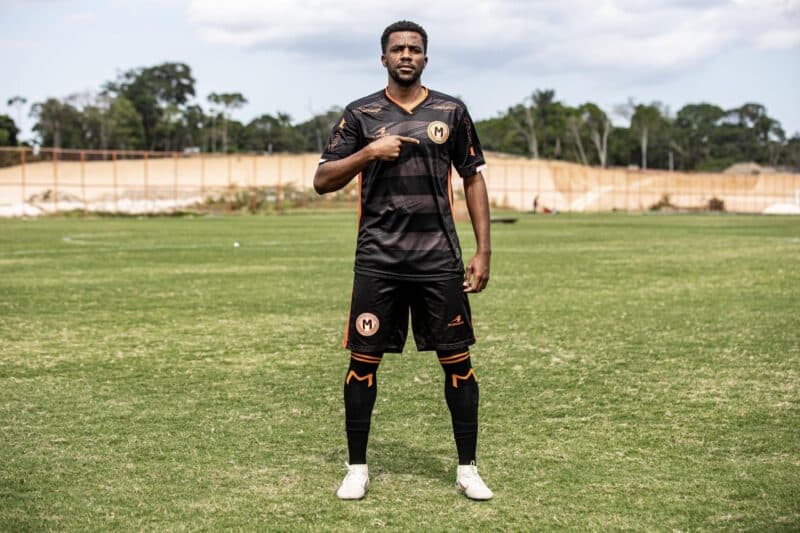 Tobinha é apresentado como novo atacante do Manauara EC