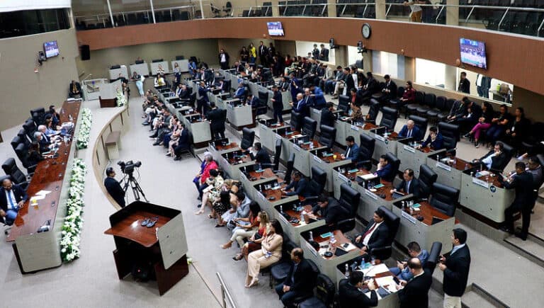 Centésima sessão da Câmara de Manaus é marcada por “elogios serenos” e declarações mornas