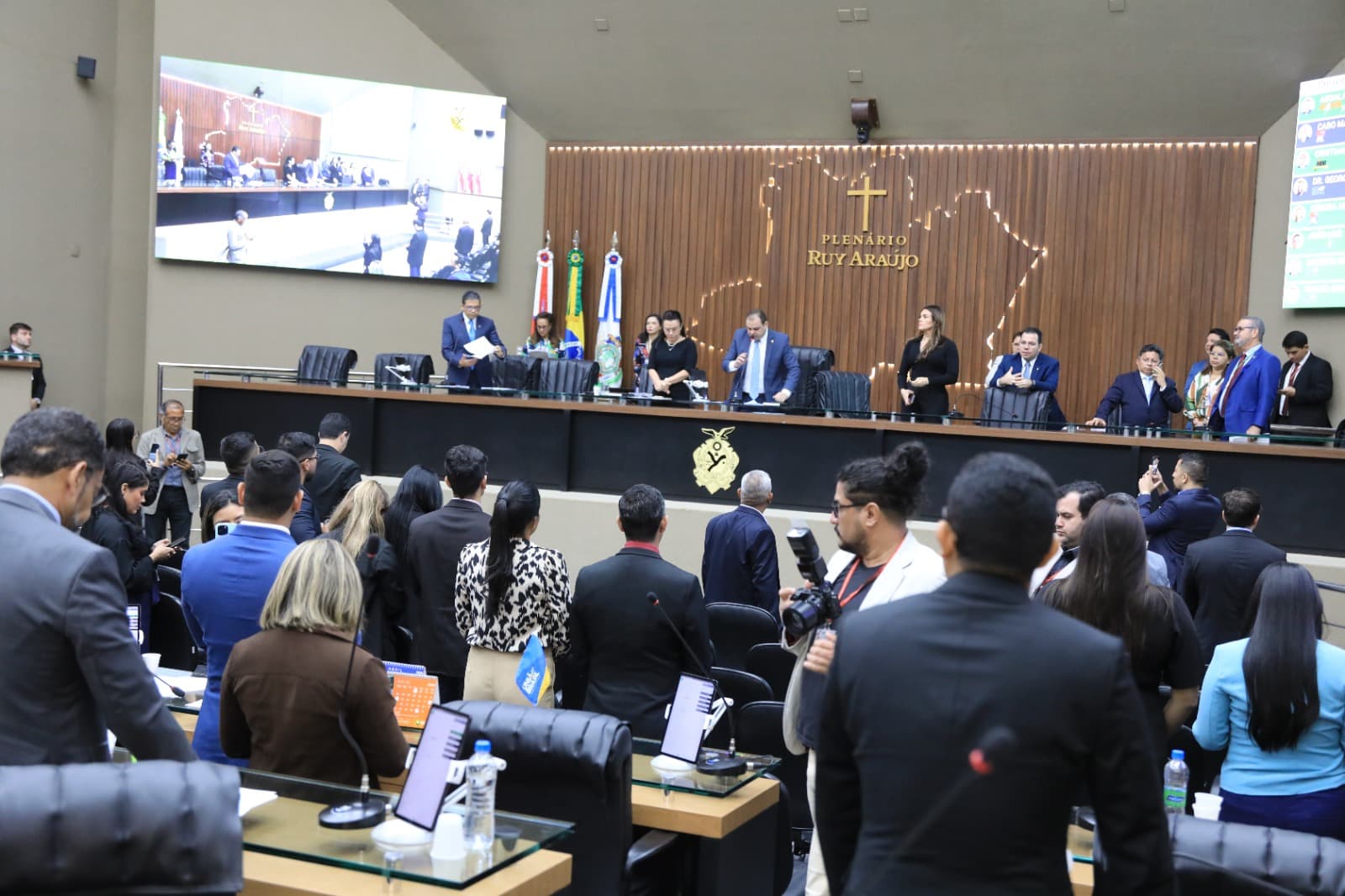 CPI do ‘Asfalta Manaus’: Alessandra Campêlo assina e pedido alcança número para ser viabilizado na Aleam