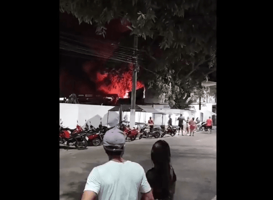 Influencer é preso suspeito de atear fogo na própria casa em Parintins; vídeo