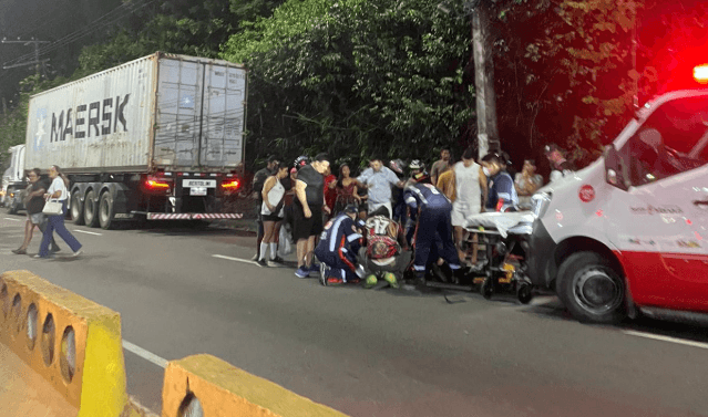 Jovem morre ao ser arremessada de moto em grave acidente em Manaus