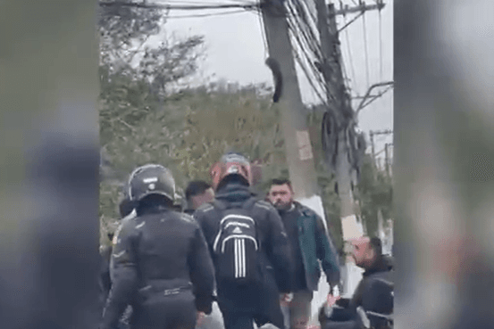 Adolescente tenta roubar moto, é contido por populares e diz que era brincadeira