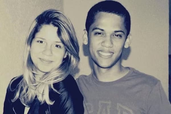 Homem mostra fotos de suposto namoro com Marília Mendonça na adolescência e viraliza na web