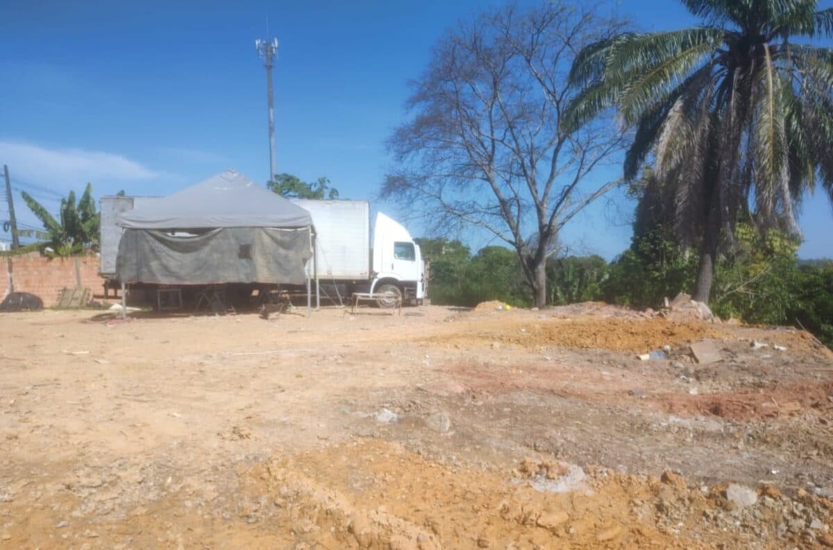 Obra de aterro irregular é embargada e multada em R$ 50,5 mil em Manaus
