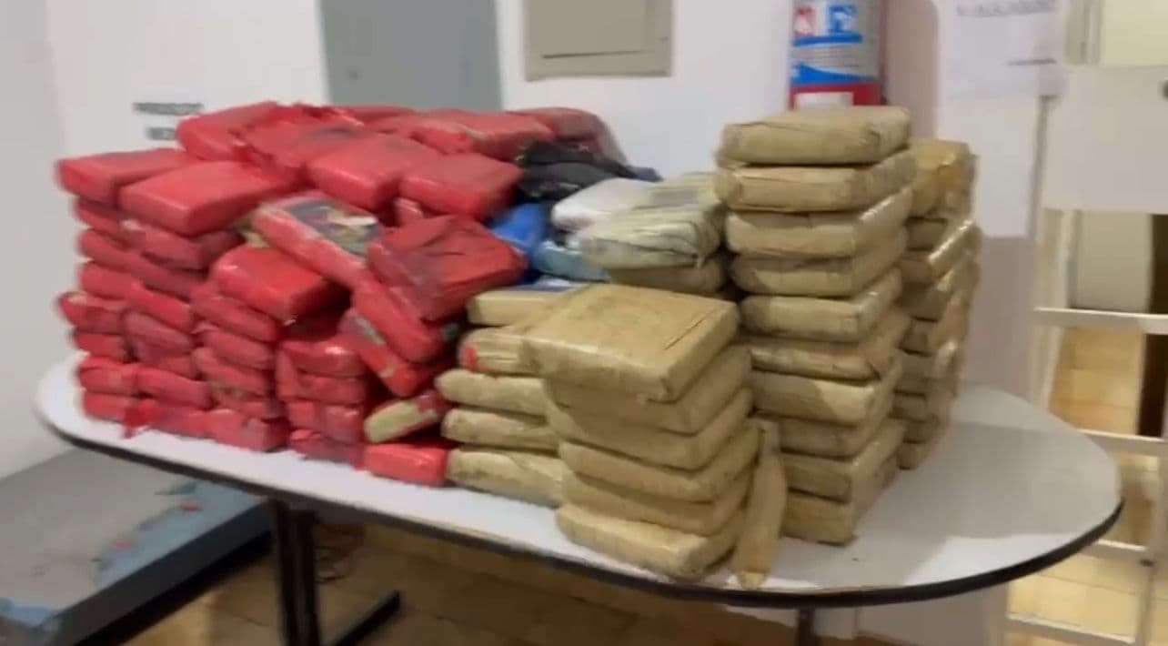 Dupla é presa em Manaus ao tentar enviar 250 kg de maconha ao Pará