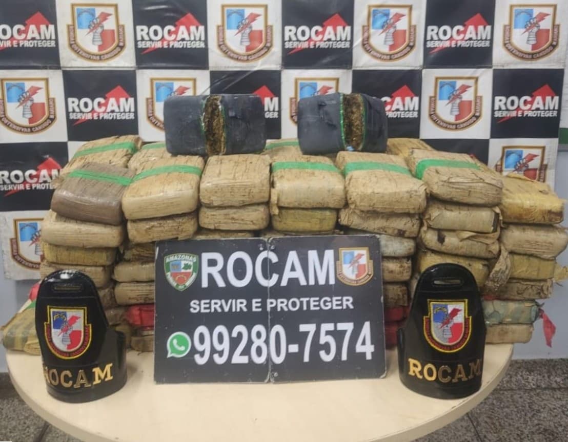 Criminosos fogem e abandonam 100 tabletes de drogas em balneário em Manaus