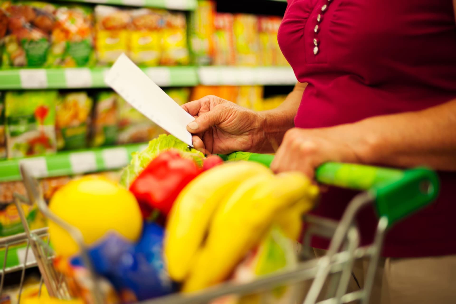 Ministério Público pede indenização de R$ 1 milhão para supermercado após venda de carne em estado indevido