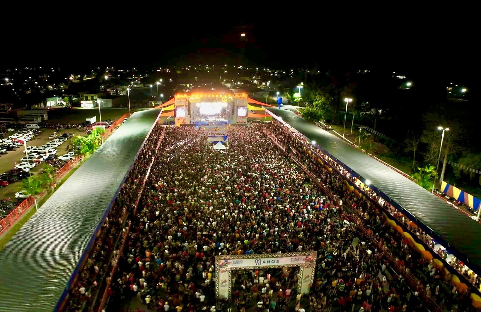 Espetáculo no céu e no palco marca o fim das comemorações dos 93 anos de Coari