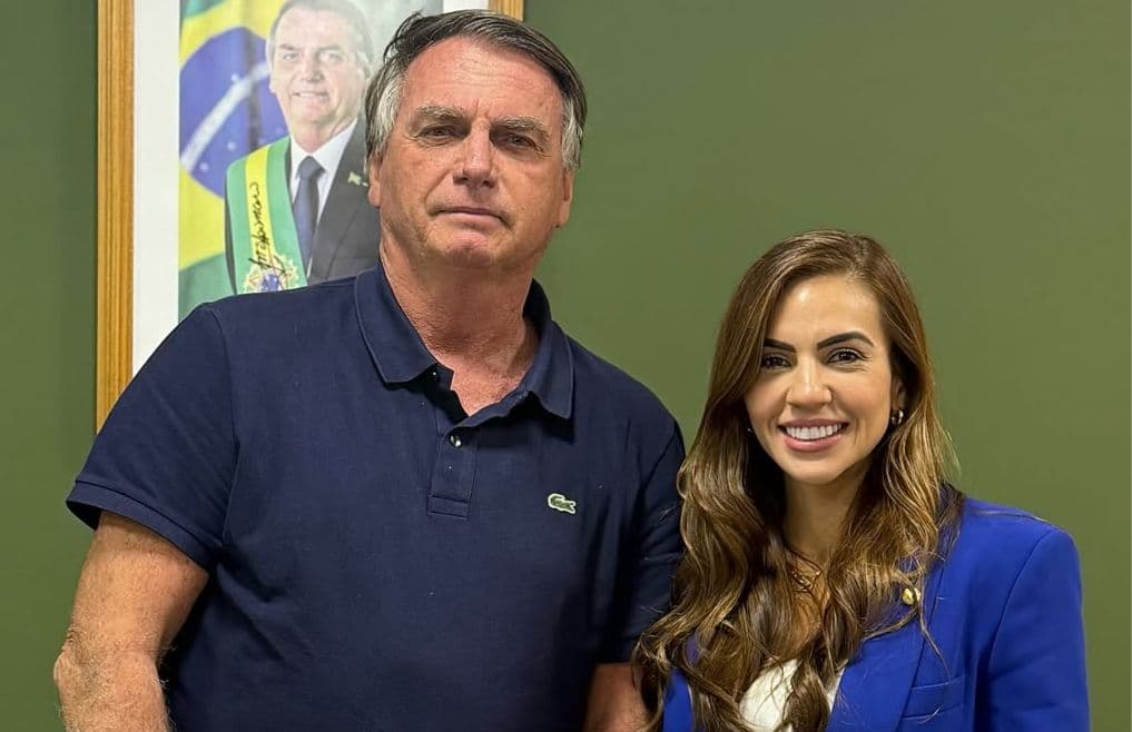 “Hoje é com Bolsonaro, mas amanhã pode ser comigo, com você”, diz Débora Menezes sobre prisão do ex-presidente
