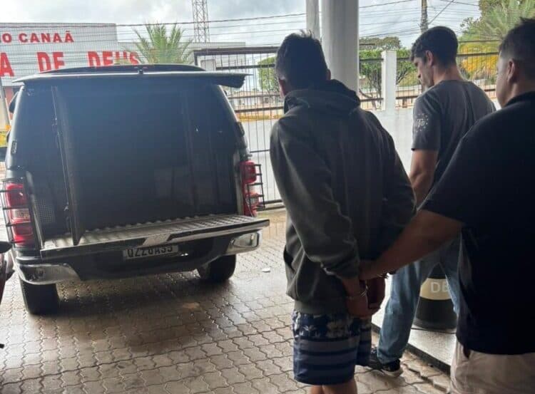 Homem é preso suspeito de tentar matar esposa a facadas em Tefé