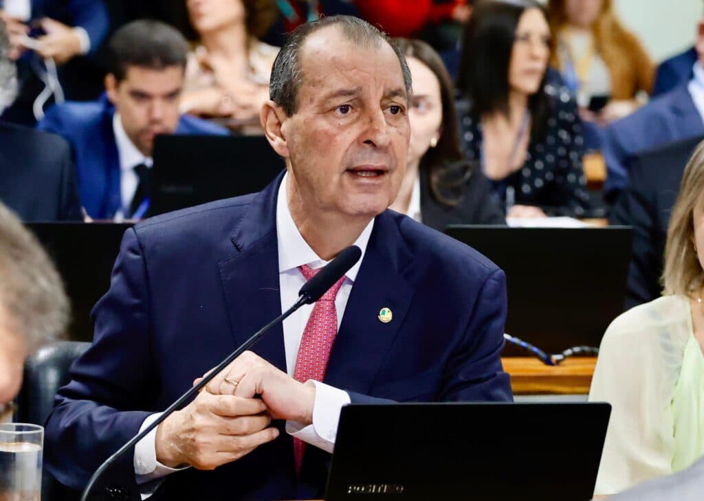 Omar no jogo do governo? Bastidor aponta articulação para eleição indireta