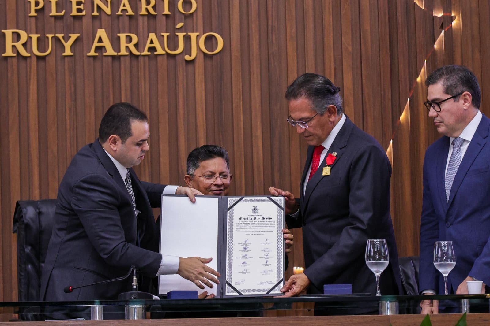 Roberto Cidade celebra trajetória de amazonenses no Judiciário nacional com entrega da Medalha Ruy Araújo