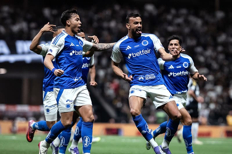 Cruzeiro bate o Atlético-MG e larga na frente por classificação na Copa do Brasil