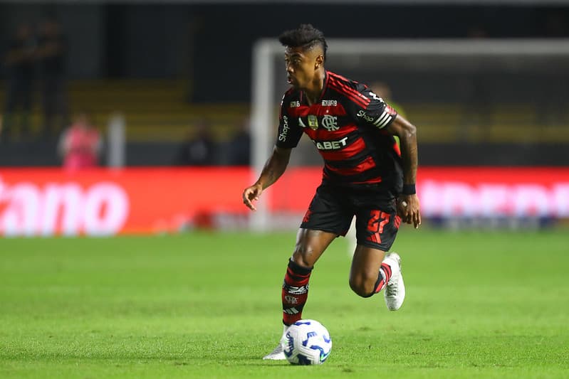 Após decisão do STJD, Bruno Henrique é suspenso por 12 jogos