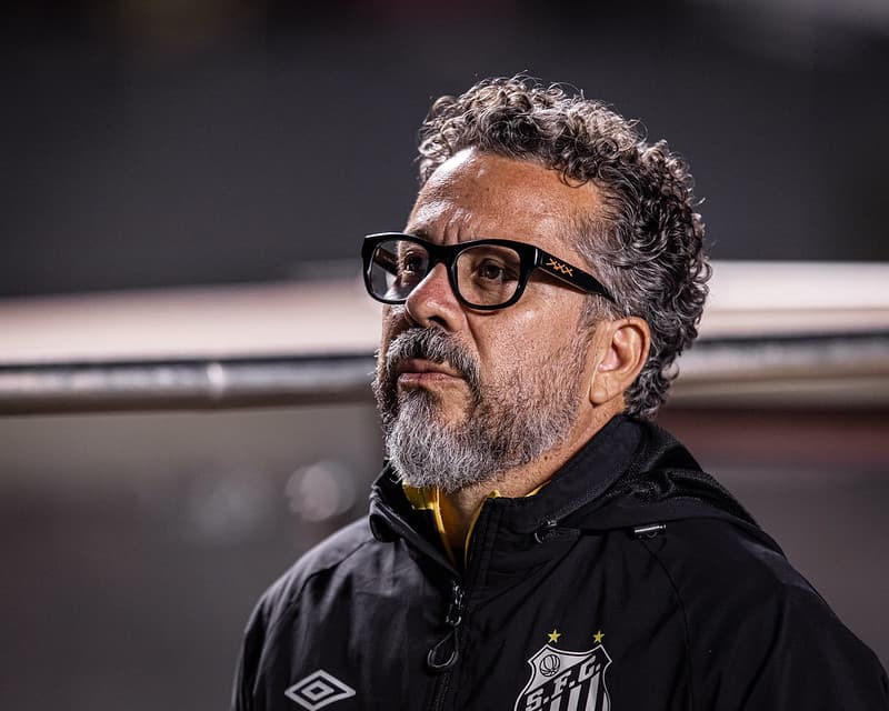 Avaliação: Cleber Xavier sofre pressão intensa no Santos