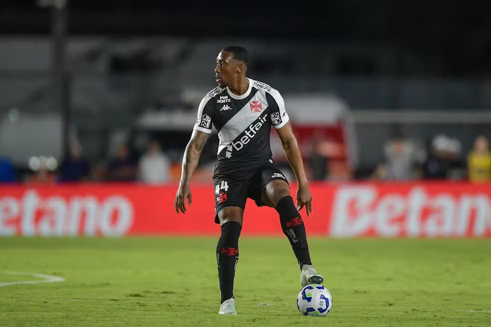 Bahia fecha acordo para a contratação de Luiz Gustavo, do Vasco