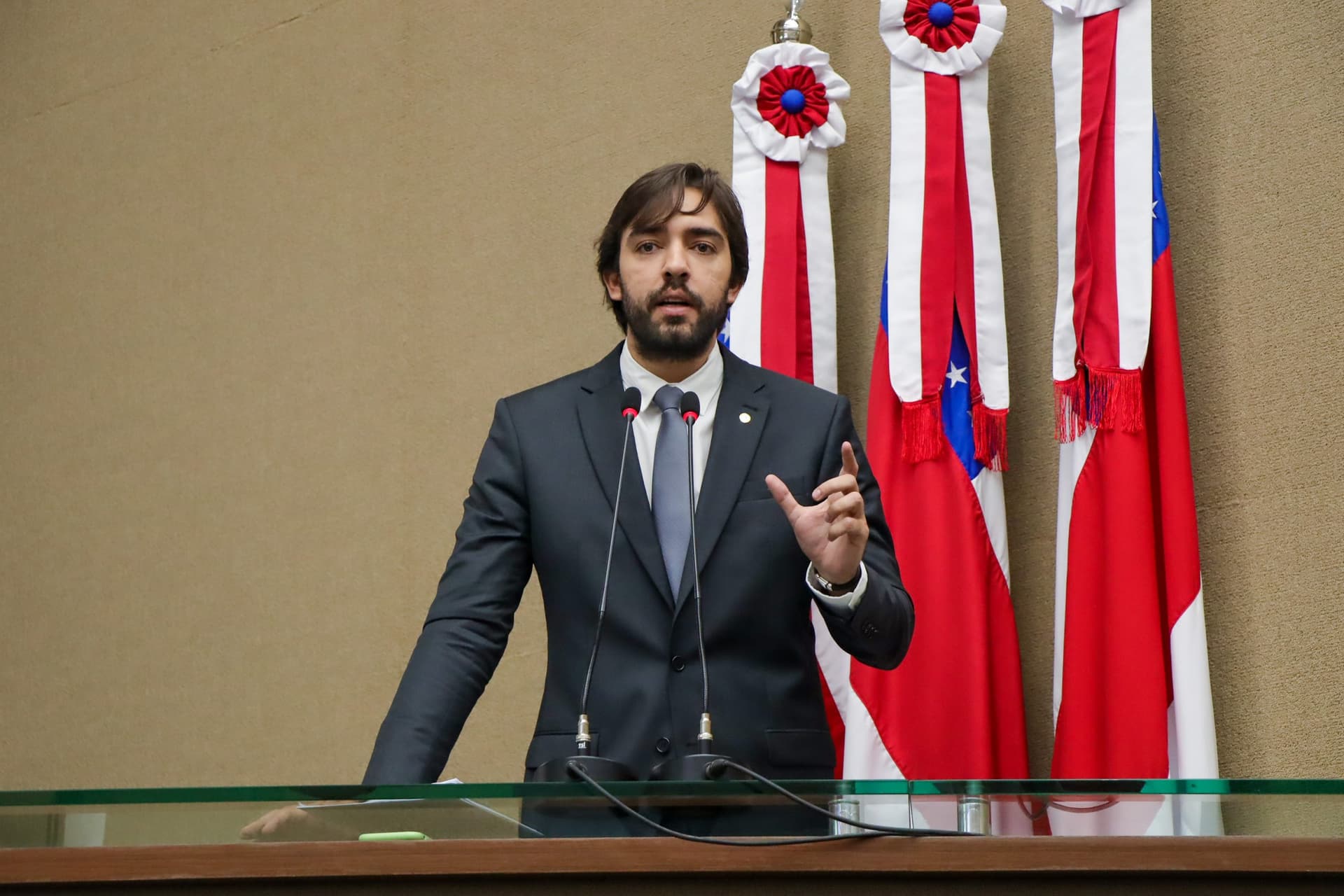 Deputado do AM quer incluir noções de Direito Constitucional no currículo escolar