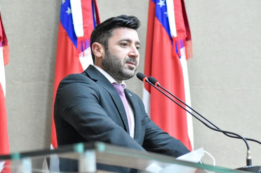 O mandato de Carlinhos Bessa que evita profundidade e mantém o cotão em alta