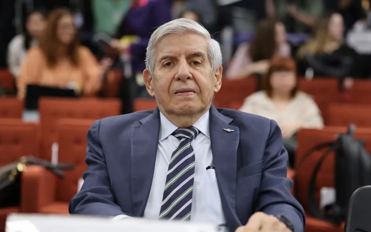 Perícia da PF deve recomendar prisão domiciliar para general Heleno