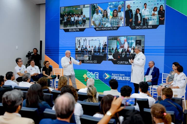 Lula diz que “não existe esquerda ou direita quando o assunto é saúde”
