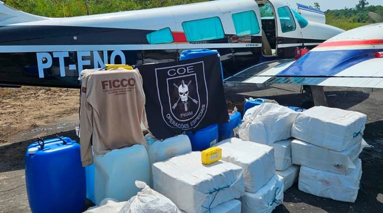 PF descobre pista de pouso clandestina e apreende 400 kg de drogas em Urucará