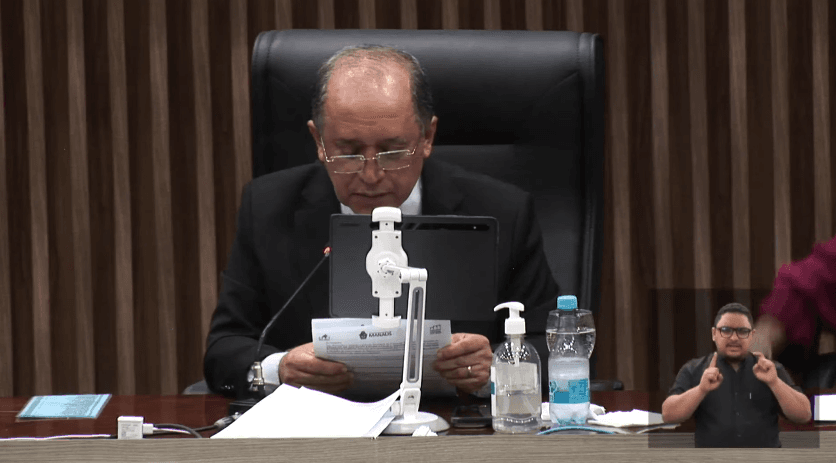 Professor Samuel se irrita com vereadores por interrupções em leitura de veto na CMM