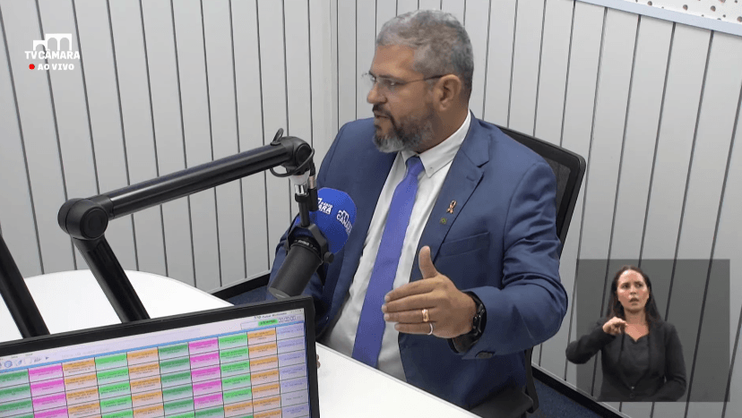 Elan Alencar rebate Zé Ricardo e diz não ter dificuldade em citar nome do presidente Lula