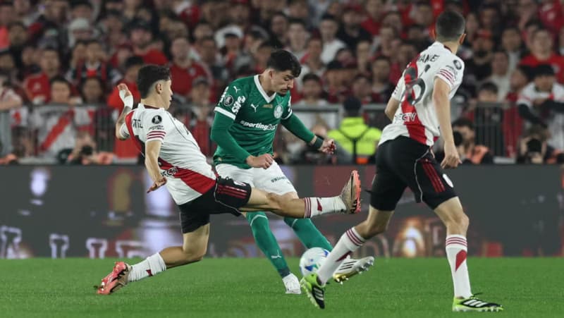 Palmeiras vence River Plate e conquista vantagem na Libertadores