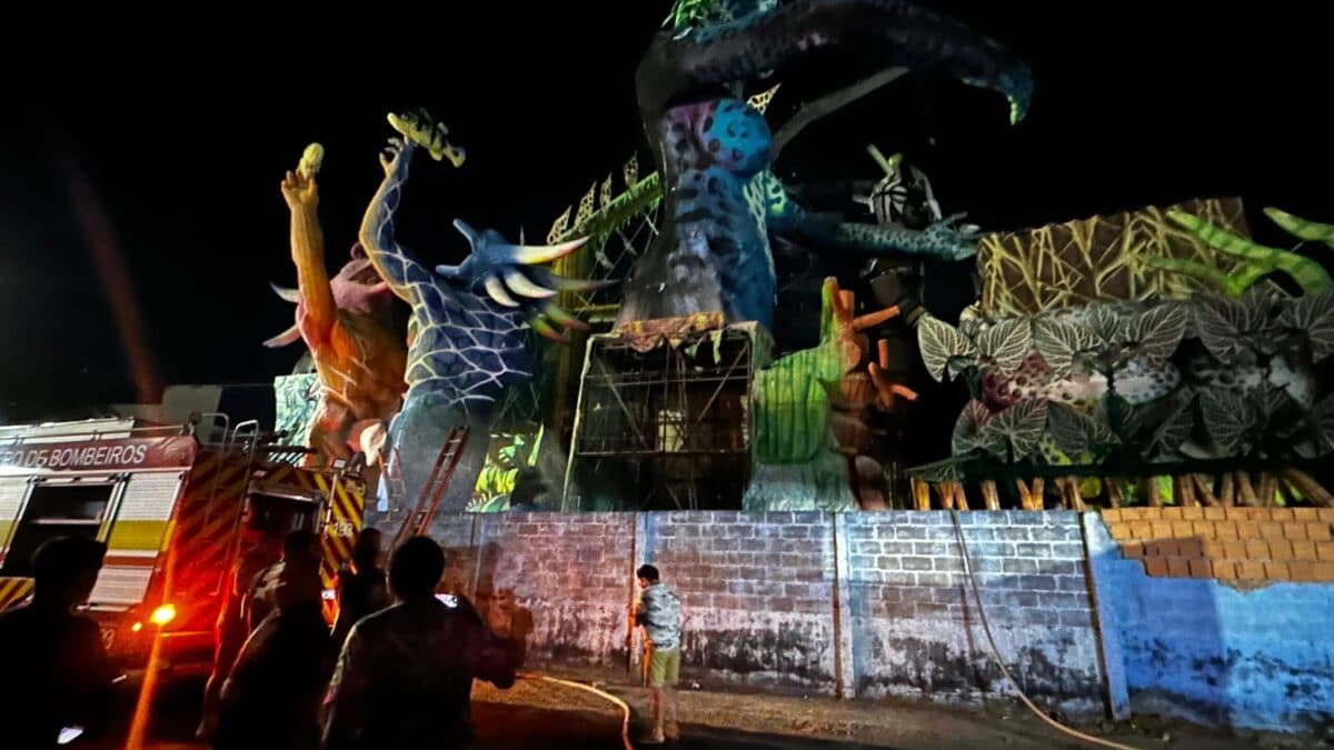 Princípio de incêndio atinge galpão do Boi Caprichoso