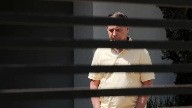 Moraes autoriza ampliação da equipe médica de Bolsonaro, após piora de soluços