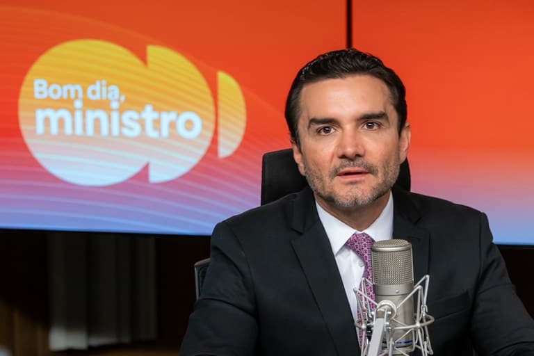 União Brasil decide expulsar ministro do Turismo, Celso Sabino, do partido