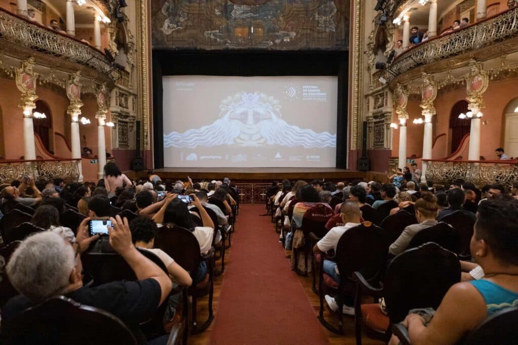 Abertura do Festival Olhar do Norte 2026 exibe “Feito Pipa” no Teatro Amazonas