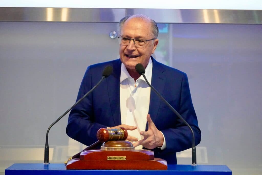 Redução de tarifas é positiva, mas “distorções” precisam ser corrigidas, diz Alckmin