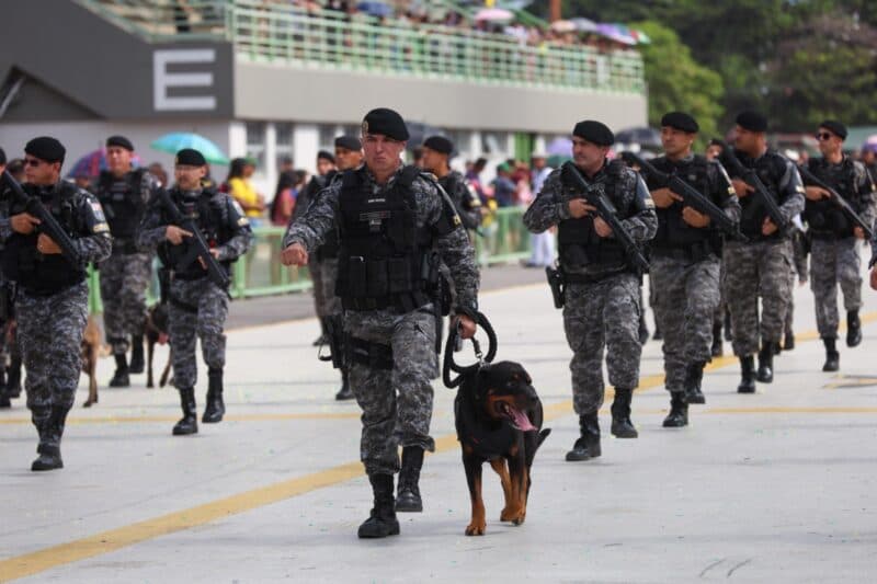 Milhares de pessoas prestigiam Desfile Cívico-Militar de 7 de setembro em Manaus