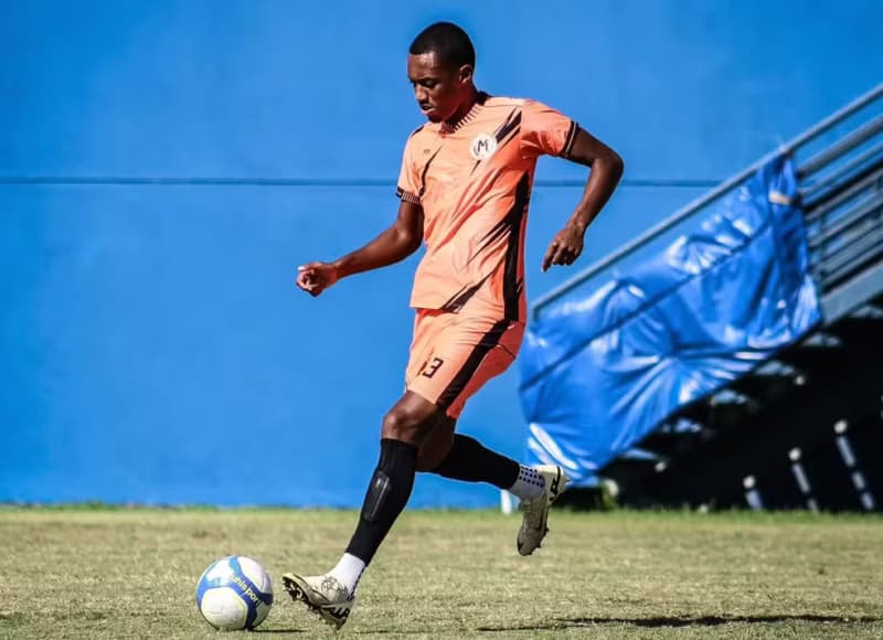 Diego Clemente renova contrato com o Manauara até a temporada de 2026