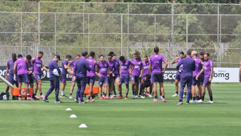 Corinthians treina com ausências e ainda sem Depay