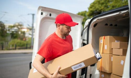 Nova lei garante retirada de compras online em centros de distribuição no Amazonas