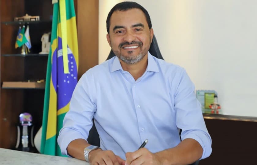 Governador do Tocantins é afastado por suspeita de desvio de verbas da Covid-19