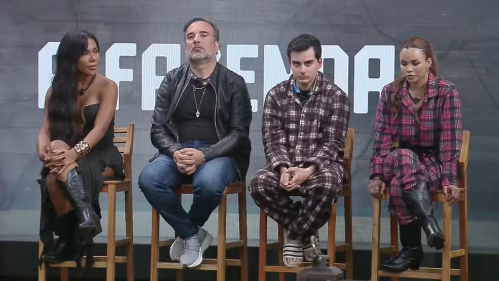 A Fazenda: Quem sai? Dudu Camargo, ex de Neymar e outros estão na 1ª roça do reality