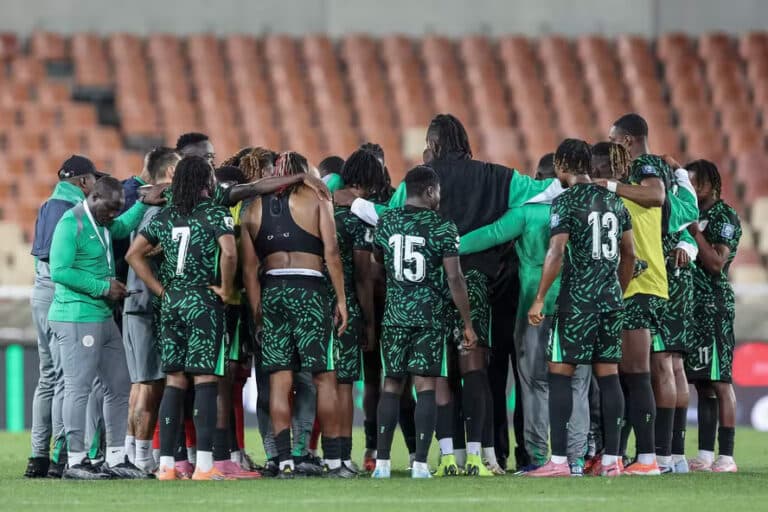 Seleção da Nigéria faz pouso de emergência em Angola