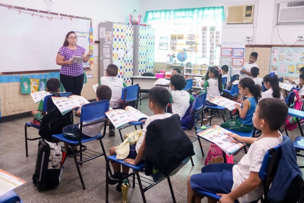 Escolas de Manaus deverão exibir Lei Henry Borel em locais visíveis, determina projeto aprovado na CMM