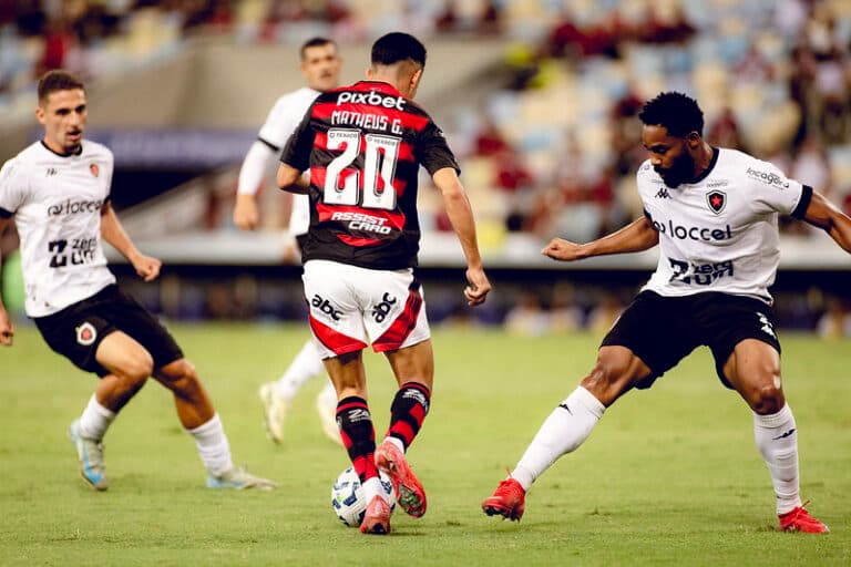 Após Data Fifa, Brasileirão volta hoje com clássicos regionais; veja onde assistir