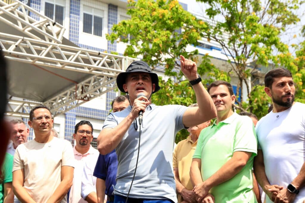 “A vida dessas pessoas é mais suja do que corda de amarrar pato”, diz David Almeida sobre adversários