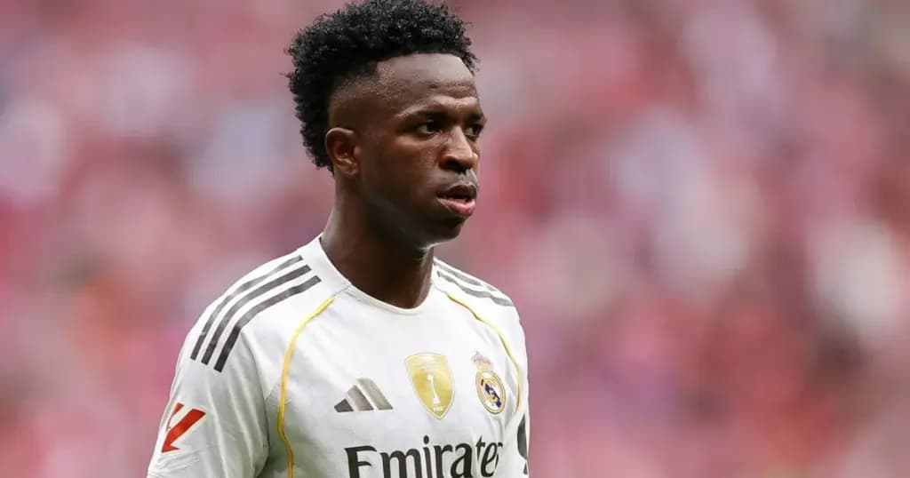 Vini Jr. se desculpa por reação após substituição em jogo contra Barcelona: “A paixão me domina”